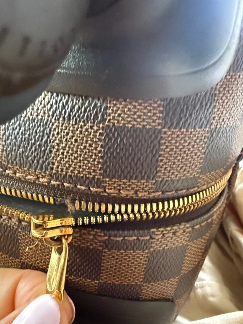 Louis Vuitton
Monogram Zephyr Hard Case Luggage Bag 55 Brown **** Zipper**** - Picture 13 of 14